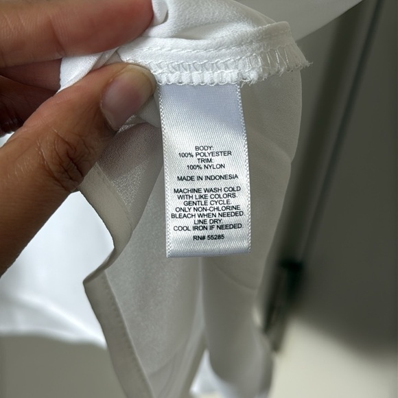 Express White Sleeveless Button Down Shirt - Picture 4 of 6